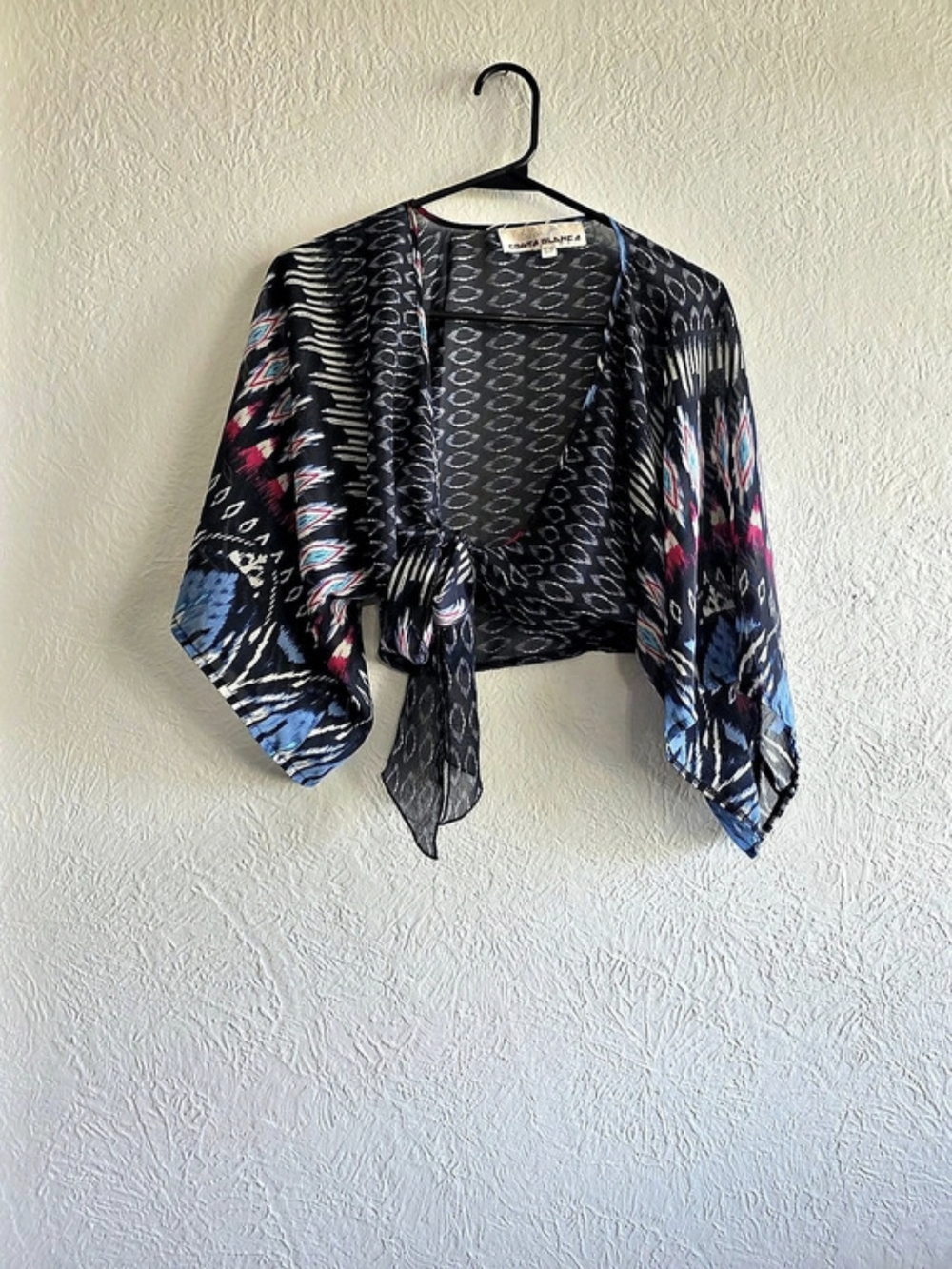 Cottagecore Costa Blanco Crop Geometric Tie-Front Shrug in Black & Blue Size Sm
